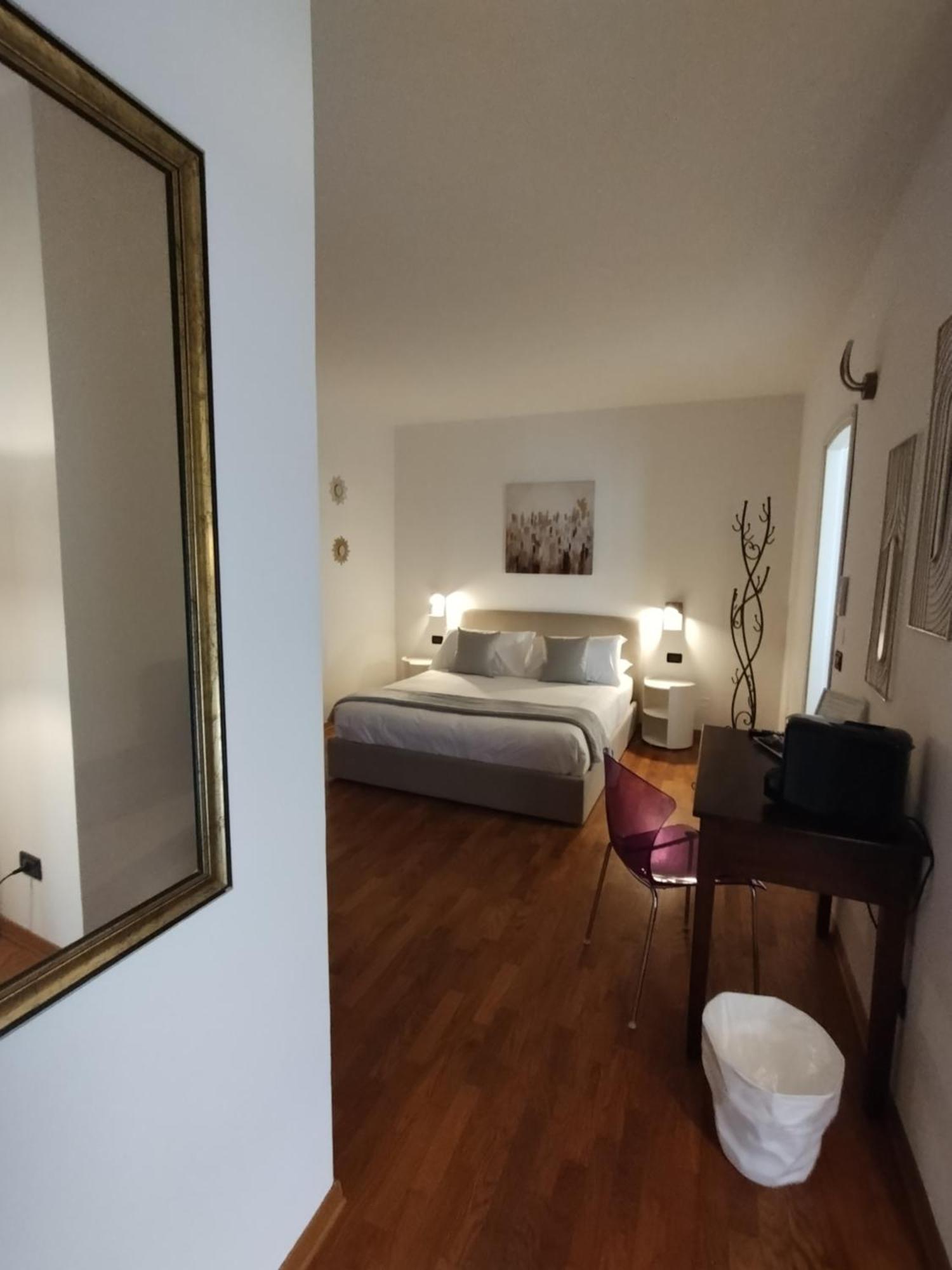 Palazzo Cusani Charming Rooms Vercelli Dış mekan fotoğraf