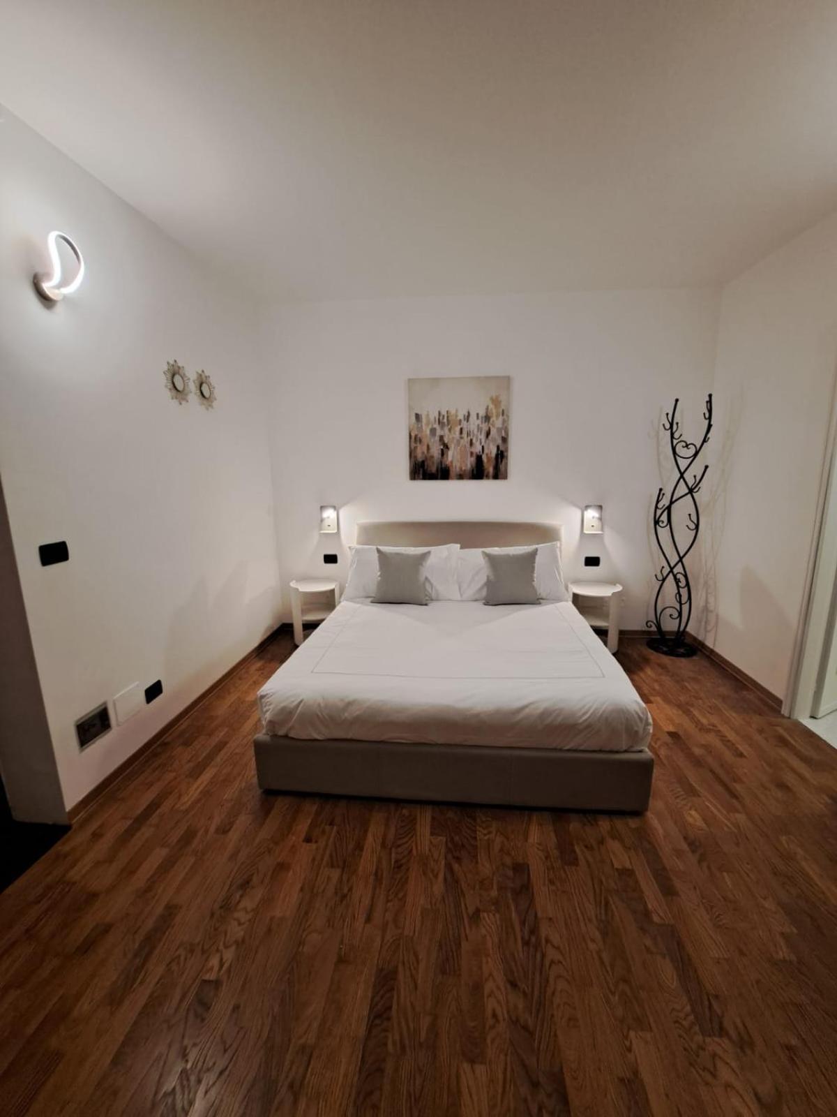 Palazzo Cusani Charming Rooms Vercelli Dış mekan fotoğraf
